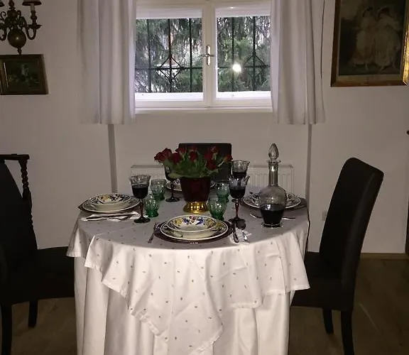 Exquisites Gartenapartment In Eleganter Jugendstilvilla דירה