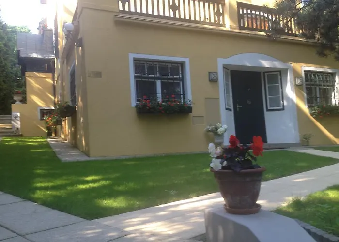 Exquisites Gartenapartment In Eleganter Jugendstilvilla