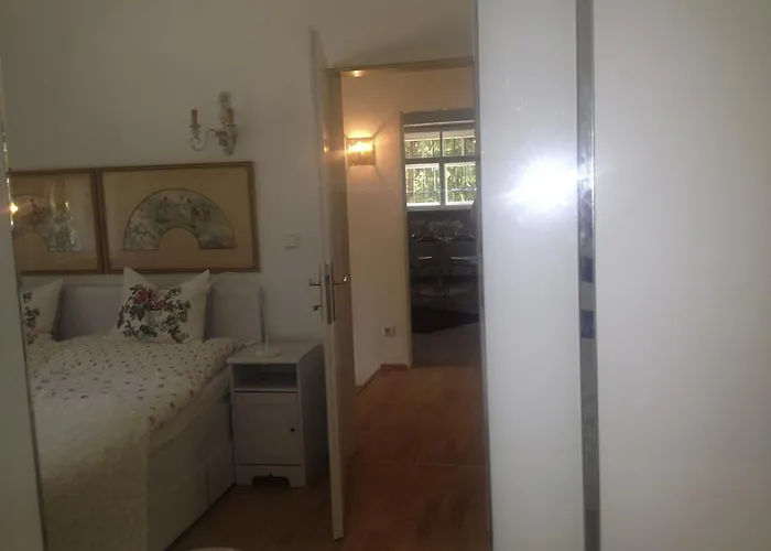 Exquisites Gartenapartment In Eleganter Jugendstilvilla