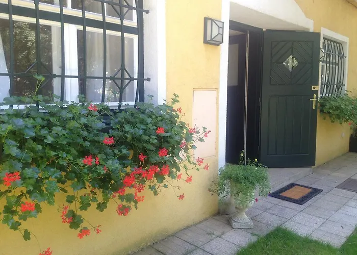 Exquisites Gartenapartment In Eleganter Jugendstilvilla