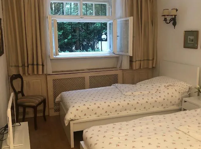Exquisites Gartenapartment In Eleganter Jugendstilvilla *